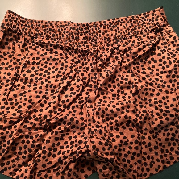 Leopard Print Old Navy Shorts XL - NWT - Picture 2 of 2